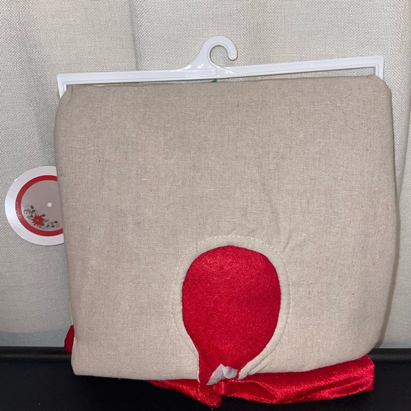 Poinsettia Tree Skirt - Picture 5 of 6